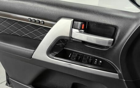 Toyota Land Cruiser 200, 2018 год, 6 750 000 рублей, 28 фотография