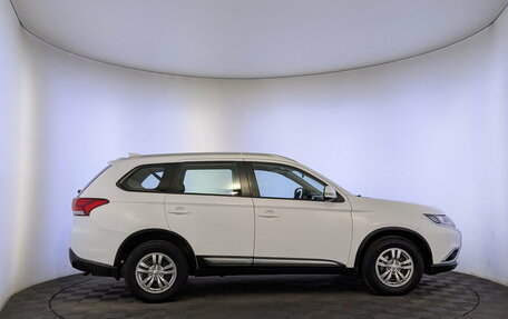 Mitsubishi Outlander III рестайлинг 3, 2017 год, 1 750 000 рублей, 4 фотография