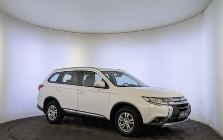 Mitsubishi Outlander III рестайлинг 3, 2017 год, 1 750 000 рублей, 3 фотография