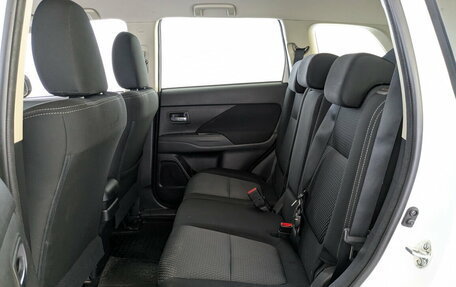 Mitsubishi Outlander III рестайлинг 3, 2017 год, 1 750 000 рублей, 10 фотография