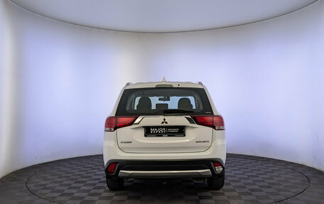 Mitsubishi Outlander III рестайлинг 3, 2017 год, 1 750 000 рублей, 6 фотография