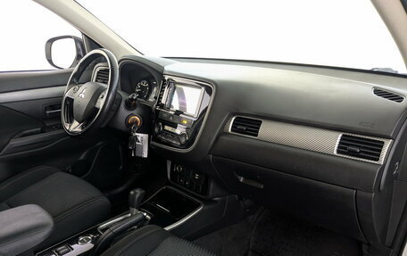 Mitsubishi Outlander III рестайлинг 3, 2017 год, 1 750 000 рублей, 19 фотография