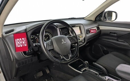 Mitsubishi Outlander III рестайлинг 3, 2017 год, 1 750 000 рублей, 15 фотография