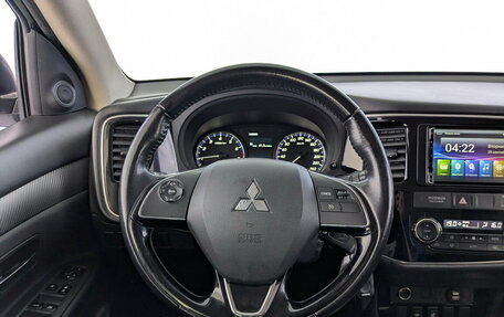 Mitsubishi Outlander III рестайлинг 3, 2017 год, 1 750 000 рублей, 23 фотография