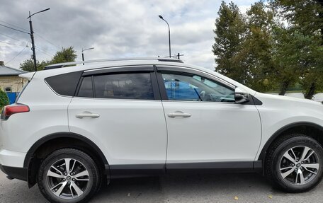 Toyota RAV4, 2017 год, 2 600 000 рублей, 3 фотография