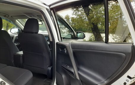 Toyota RAV4, 2017 год, 2 600 000 рублей, 6 фотография
