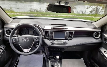 Toyota RAV4, 2017 год, 2 600 000 рублей, 10 фотография