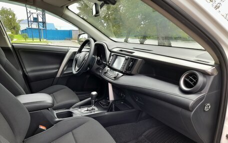 Toyota RAV4, 2017 год, 2 600 000 рублей, 15 фотография