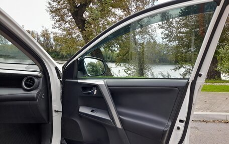 Toyota RAV4, 2017 год, 2 600 000 рублей, 14 фотография