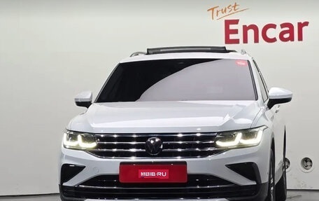 Volkswagen Tiguan II, 2023 год, 2 635 000 рублей, 1 фотография