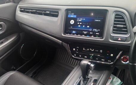 Honda Vezel, 2018 год, 1 850 000 рублей, 4 фотография