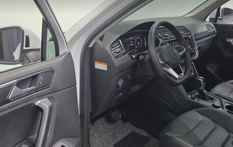 Volkswagen Tiguan II, 2023 год, 2 635 000 рублей, 13 фотография