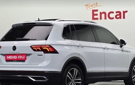 Volkswagen Tiguan II, 2023 год, 2 635 000 рублей, 3 фотография