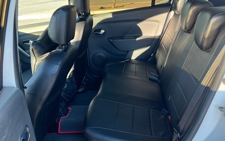 Renault Logan II, 2014 год, 328 000 рублей, 19 фотография