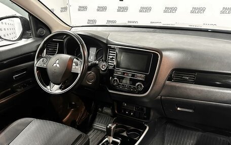 Mitsubishi Outlander III рестайлинг 3, 2018 год, 2 017 600 рублей, 3 фотография