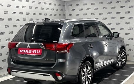 Mitsubishi Outlander III рестайлинг 3, 2018 год, 2 017 600 рублей, 2 фотография