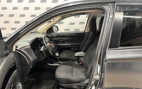 Mitsubishi Outlander III рестайлинг 3, 2018 год, 2 017 600 рублей, 8 фотография
