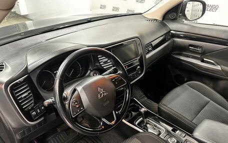 Mitsubishi Outlander III рестайлинг 3, 2018 год, 2 017 600 рублей, 12 фотография