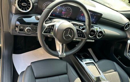 Mercedes-Benz A-Класс, 2023 год, 1 530 000 рублей, 9 фотография