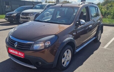 Renault Sandero I, 2013 год, 830 000 рублей, 2 фотография