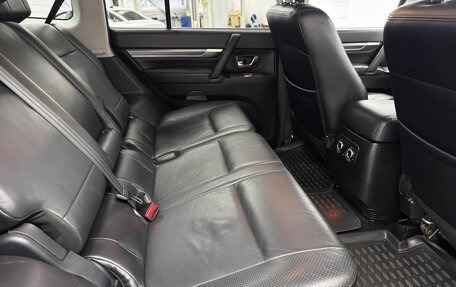 Mitsubishi Pajero IV, 2011 год, 2 150 000 рублей, 13 фотография