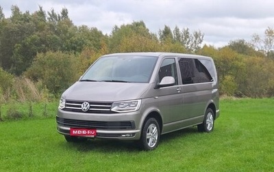 Volkswagen Caravelle T6 рестайлинг, 2015 год, 3 750 000 рублей, 1 фотография