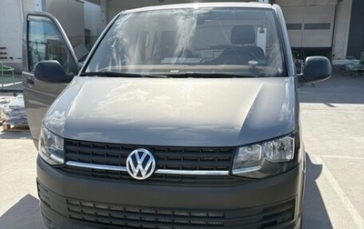 Volkswagen Caravelle T6 рестайлинг, 2015 год, 2 600 000 рублей, 1 фотография