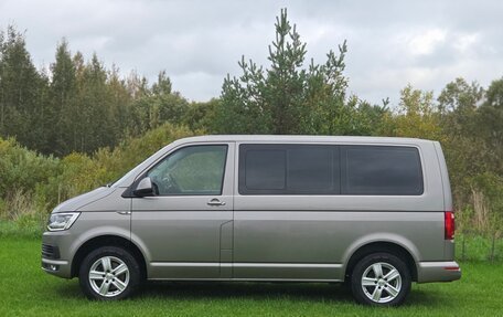 Volkswagen Caravelle T6 рестайлинг, 2015 год, 3 750 000 рублей, 3 фотография