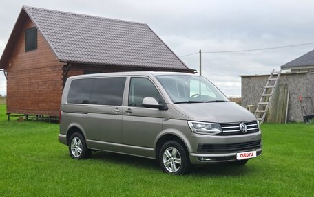 Volkswagen Caravelle T6 рестайлинг, 2015 год, 3 750 000 рублей, 8 фотография