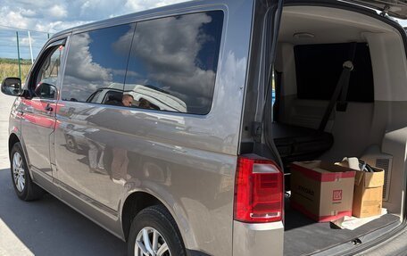 Volkswagen Caravelle T6 рестайлинг, 2015 год, 2 600 000 рублей, 5 фотография