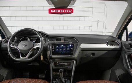 Volkswagen Tiguan II, 2022 год, 2 850 000 рублей, 2 фотография