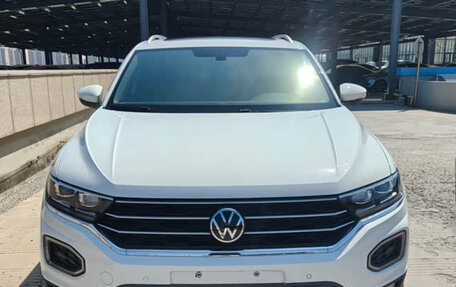 Volkswagen T-Roc I, 2021 год, 1 610 000 рублей, 2 фотография