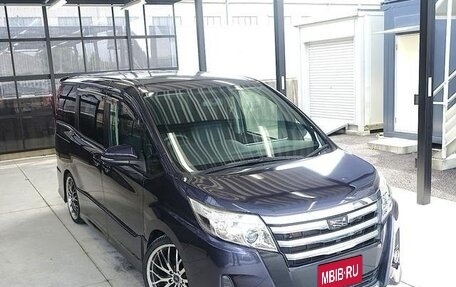 Toyota Noah III, 2017 год, 1 994 500 рублей, 1 фотография