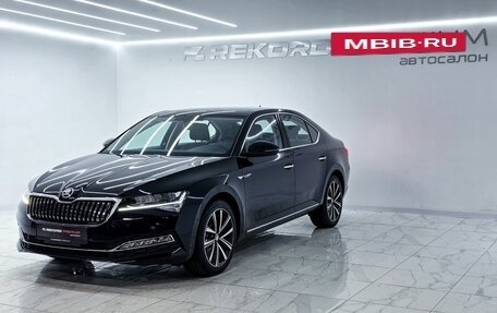 Skoda Superb III рестайлинг, 2024 год, 3 225 000 рублей, 2 фотография