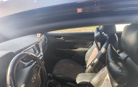 Hyundai Solaris II рестайлинг, 2018 год, 700 000 рублей, 8 фотография