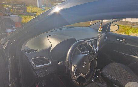 Hyundai Solaris II рестайлинг, 2018 год, 700 000 рублей, 10 фотография