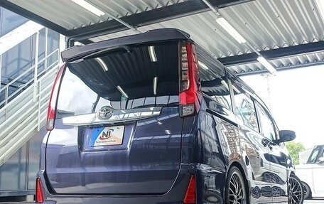 Toyota Noah III, 2017 год, 1 994 500 рублей, 6 фотография