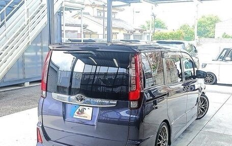 Toyota Noah III, 2017 год, 1 994 500 рублей, 5 фотография