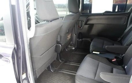 Toyota Noah III, 2017 год, 1 994 500 рублей, 22 фотография