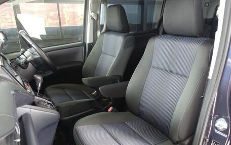 Toyota Noah III, 2017 год, 1 994 500 рублей, 21 фотография