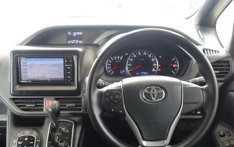 Toyota Noah III, 2017 год, 1 994 500 рублей, 16 фотография