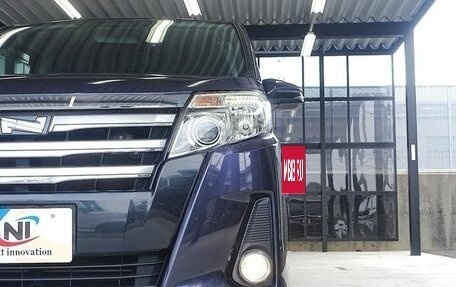 Toyota Noah III, 2017 год, 1 994 500 рублей, 15 фотография
