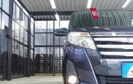 Toyota Noah III, 2017 год, 1 994 500 рублей, 14 фотография