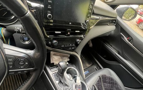 Toyota Camry, 2021 год, 2 300 000 рублей, 7 фотография