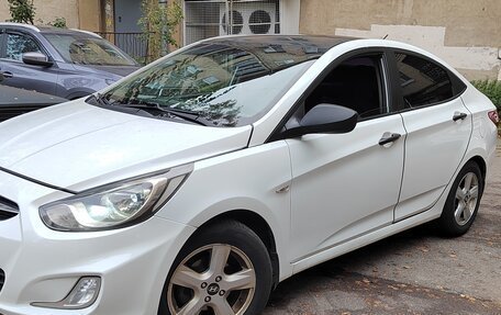 Hyundai Solaris II рестайлинг, 2013 год, 900 000 рублей, 1 фотография