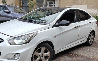 Hyundai Solaris II рестайлинг, 2013 год, 900 000 рублей, 1 фотография