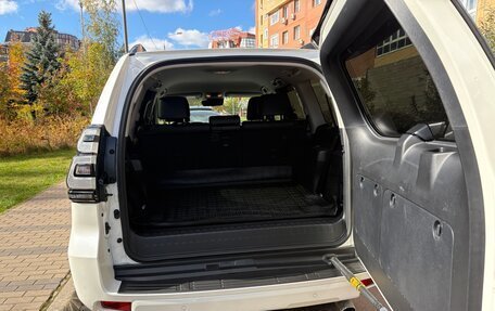 Toyota Land Cruiser Prado 150 рестайлинг 2, 2022 год, 5 990 000 рублей, 11 фотография
