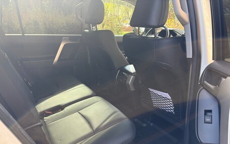 Toyota Land Cruiser Prado 150 рестайлинг 2, 2022 год, 5 990 000 рублей, 10 фотография