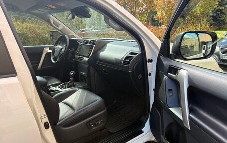Toyota Land Cruiser Prado 150 рестайлинг 2, 2022 год, 5 990 000 рублей, 9 фотография