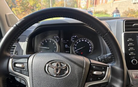 Toyota Land Cruiser Prado 150 рестайлинг 2, 2022 год, 5 990 000 рублей, 7 фотография